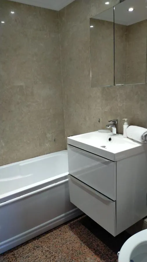 Ritmului Mega Mall Studio Boekarest 0*,  Roemenië
